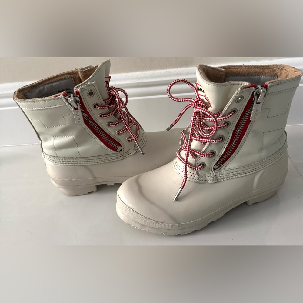 HUNTER IVORY CORWIN Insulated Lace Up Zip Up Waterproof Size 7 Boots - Picture 4 of 10